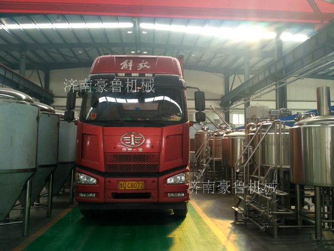 精釀啤酒設(shè)備準備發(fā)貨 精釀啤酒設(shè)備準備發(fā)貨