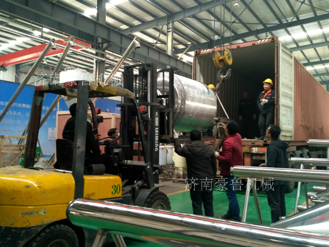 啤酒設(shè)備搬運上車 啤酒設(shè)備搬運上車