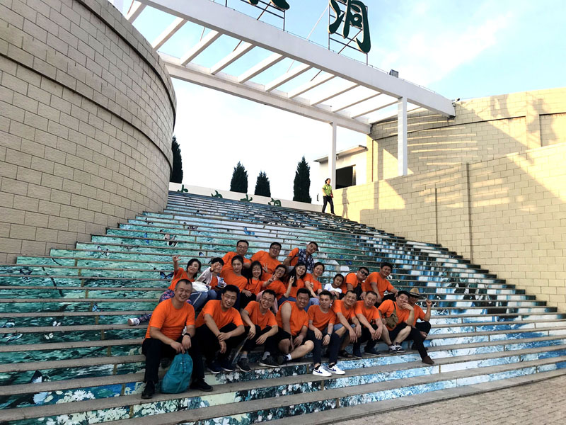 豪魯啤酒設(shè)備大合影 豪魯啤酒設(shè)備大合影